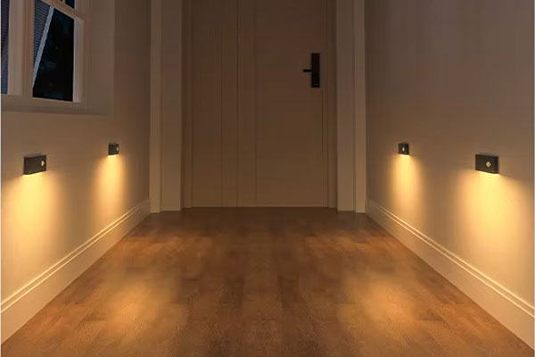 When Will the Red Light of a Nightlight Flash?